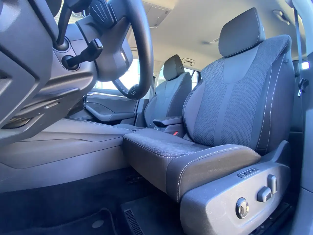 Skoda Octavia COMBI 1.5 eTSI DSG STYLE HEAD-UP+SMART-L — معرض صور السيارة 9