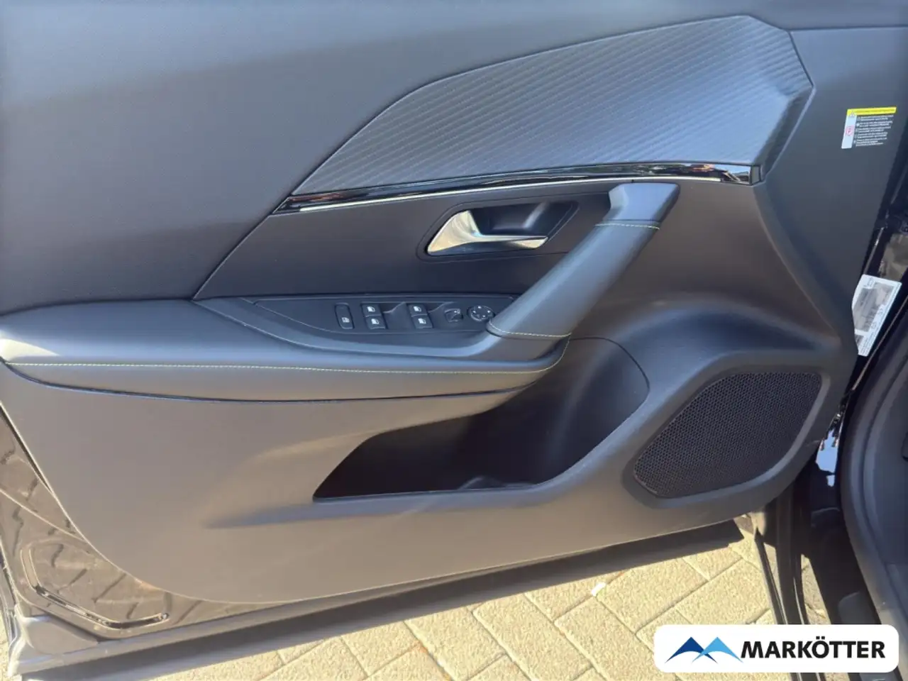 Peugeot 2008 GT ALCANTARA/LED/NAVI/CAM/SHZ/MASSAGE — Vehicle gallery 23