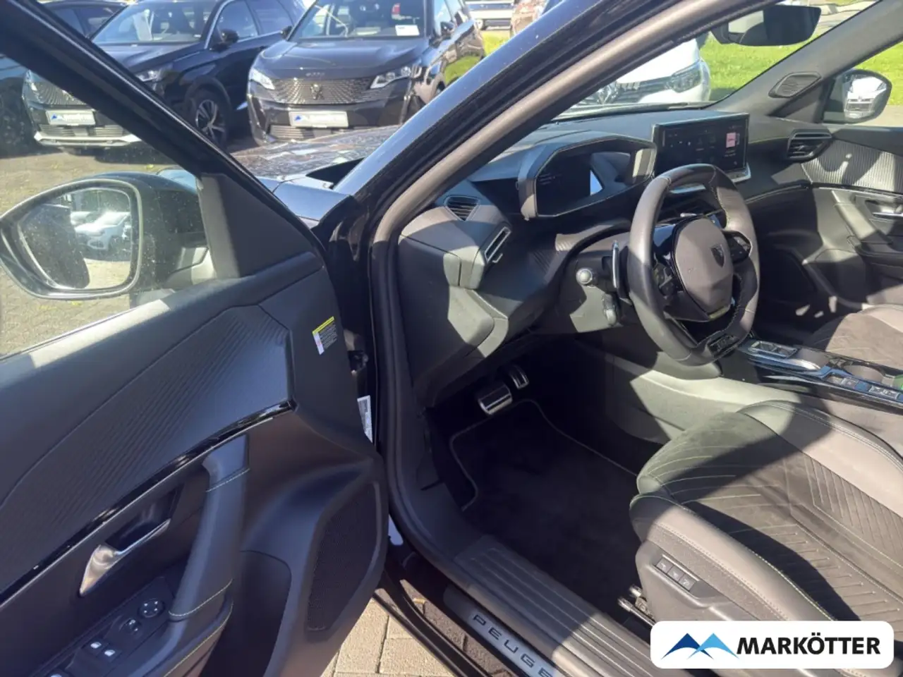 Peugeot 2008 GT ALCANTARA/LED/NAVI/CAM/SHZ/MASSAGE — Vehicle gallery 21
