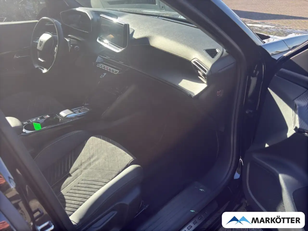 Peugeot 2008 GT ALCANTARA/LED/NAVI/CAM/SHZ/MASSAGE — Vehicle gallery 24