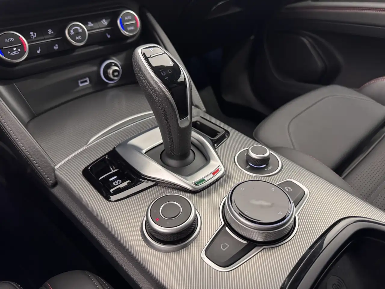 Alfa Romeo Stelvio 2.0 Tributo Italiano Q4 Aut. 280 — Galería del vehículo 22