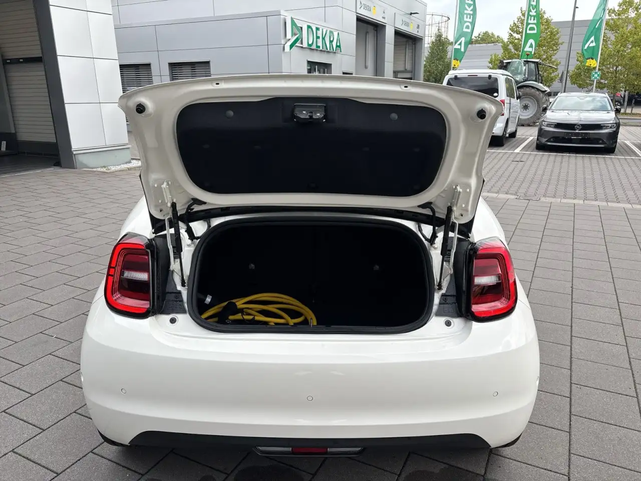 Fiat 500e Cabrio 42kwh *Sitzheizung / Kamera* — معرض صور السيارة 8