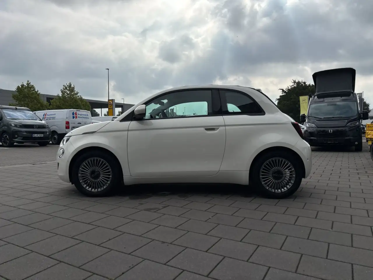 Fiat 500e Cabrio 42kwh *Sitzheizung / Kamera* — معرض صور السيارة 2