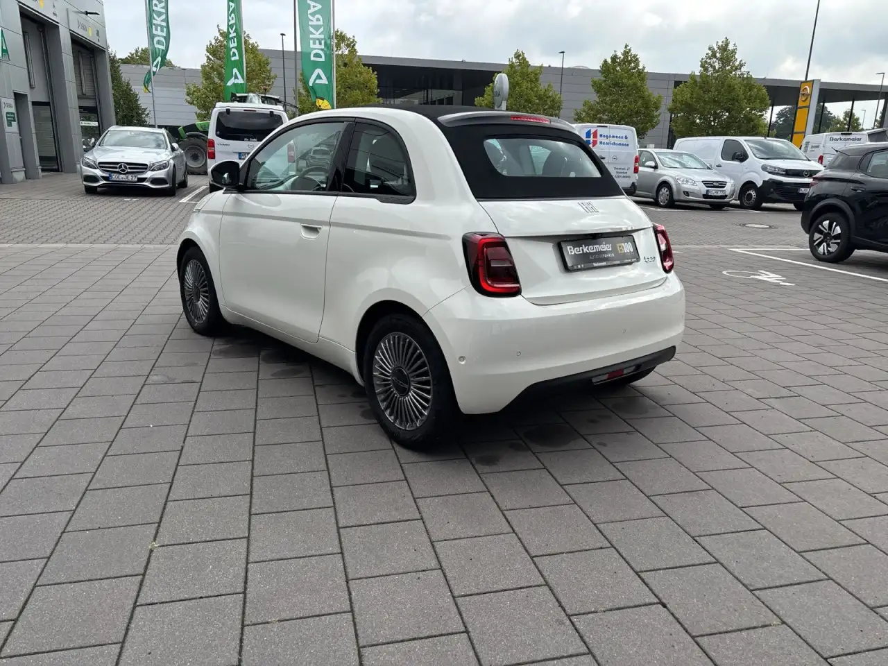 Fiat 500e Cabrio 42kwh *Sitzheizung / Kamera* — معرض صور السيارة 7