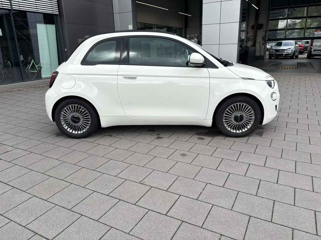 Fiat 500e Cabrio 42kwh *Sitzheizung / Kamera* — معرض صور السيارة 4