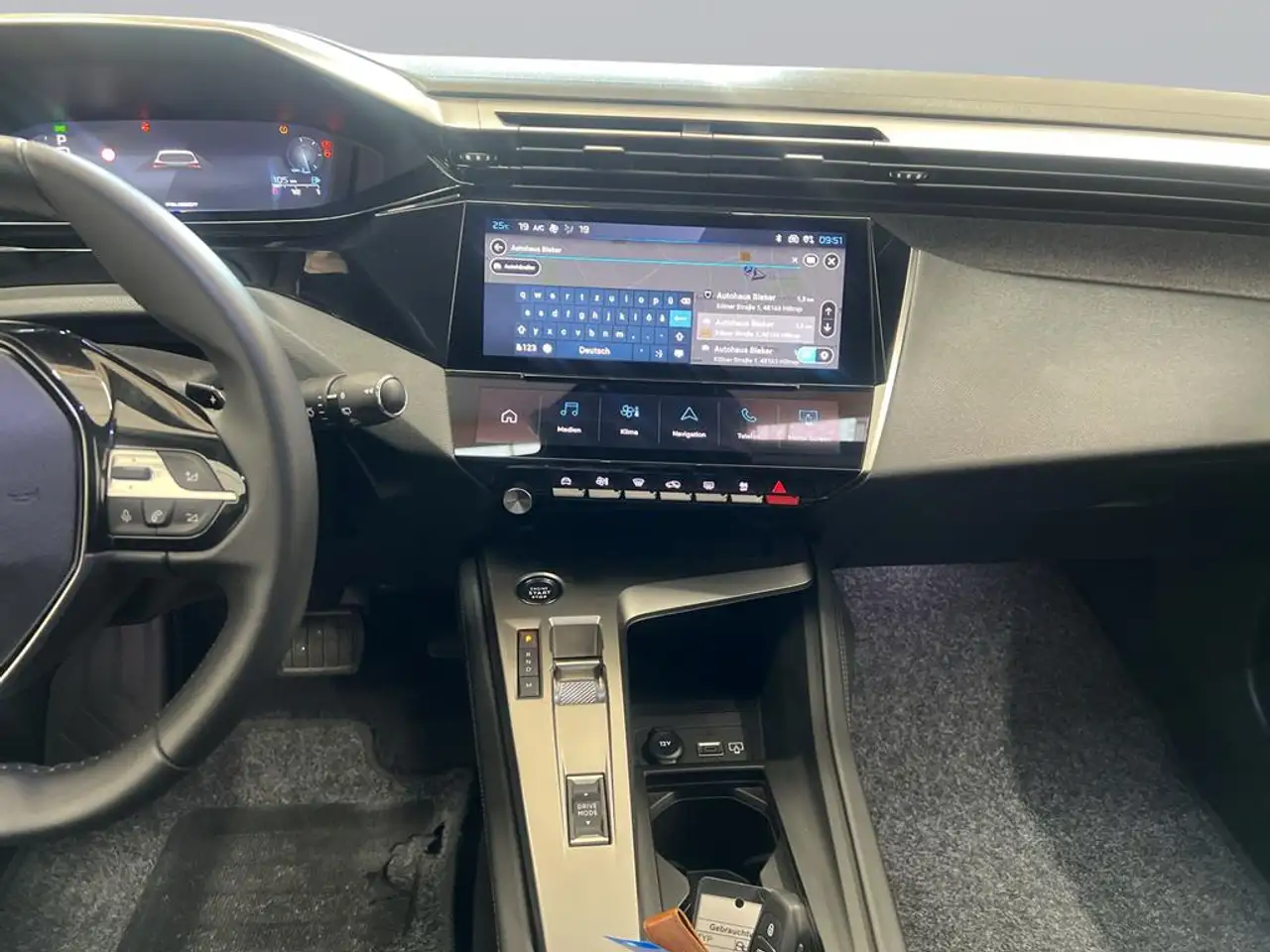 Peugeot 308 Allure PureTech 130 EAT8 — معرض صور السيارة 12