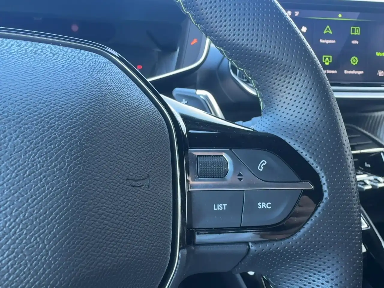 Peugeot 2008 1.2 PureTech 130 GT ACC Alcantara LED Navi — Galerie du véhicule 14
