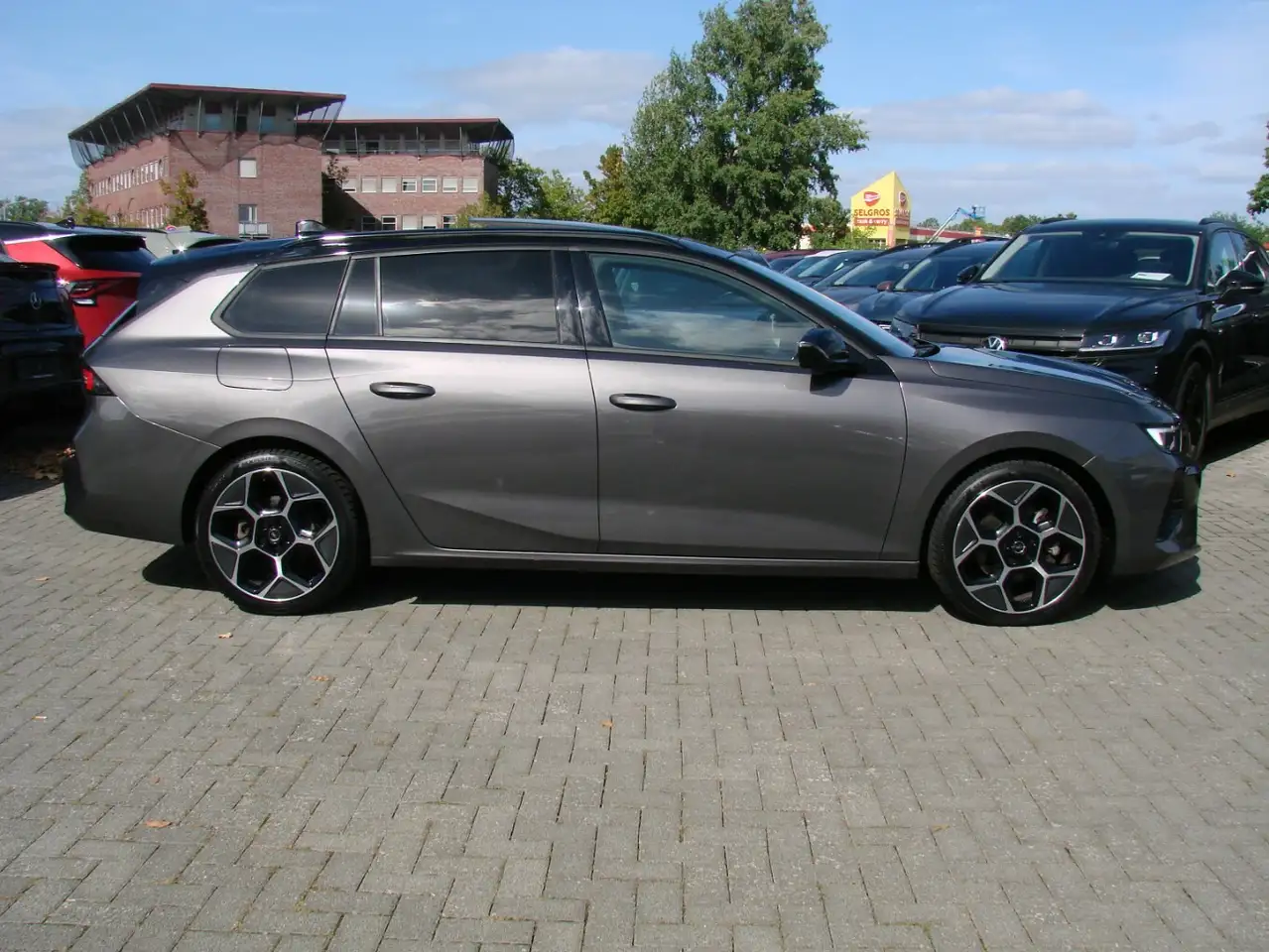 Opel Astra Sports Tourer Ultimate LED Pano HUD ACC 360 — Galería del vehículo 4