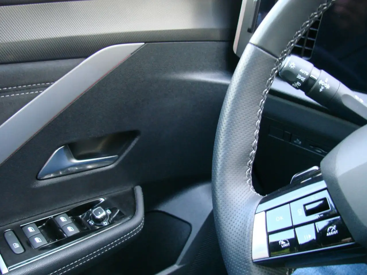 Opel Astra Sports Tourer Ultimate LED Pano HUD ACC 360 — Galería del vehículo 9
