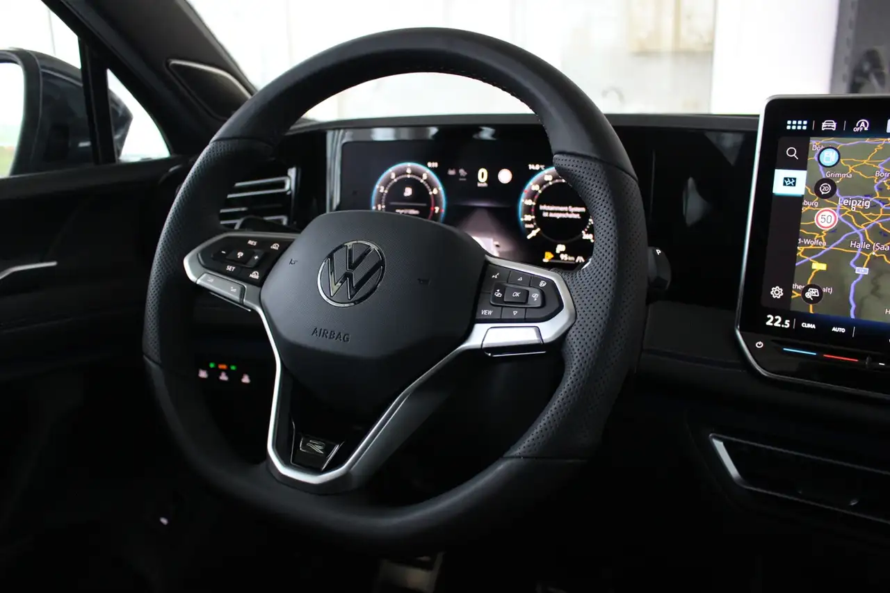 Volkswagen Tiguan R-Line 1,5 TSI IQ.Matrix Harman Sound Navi — Vehicle gallery 13