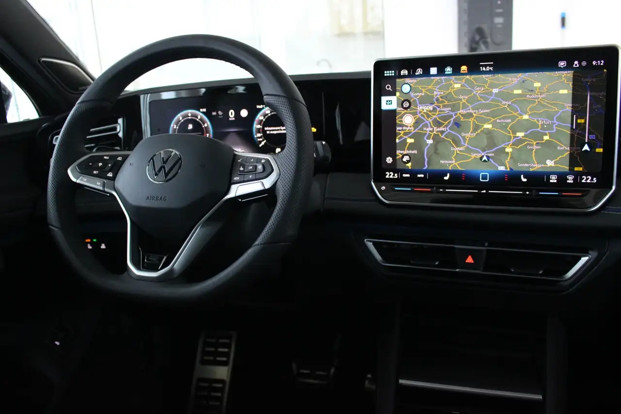 Volkswagen Tiguan R-Line 1,5 TSI IQ.Matrix Harman Sound Navi — Vehicle gallery 11