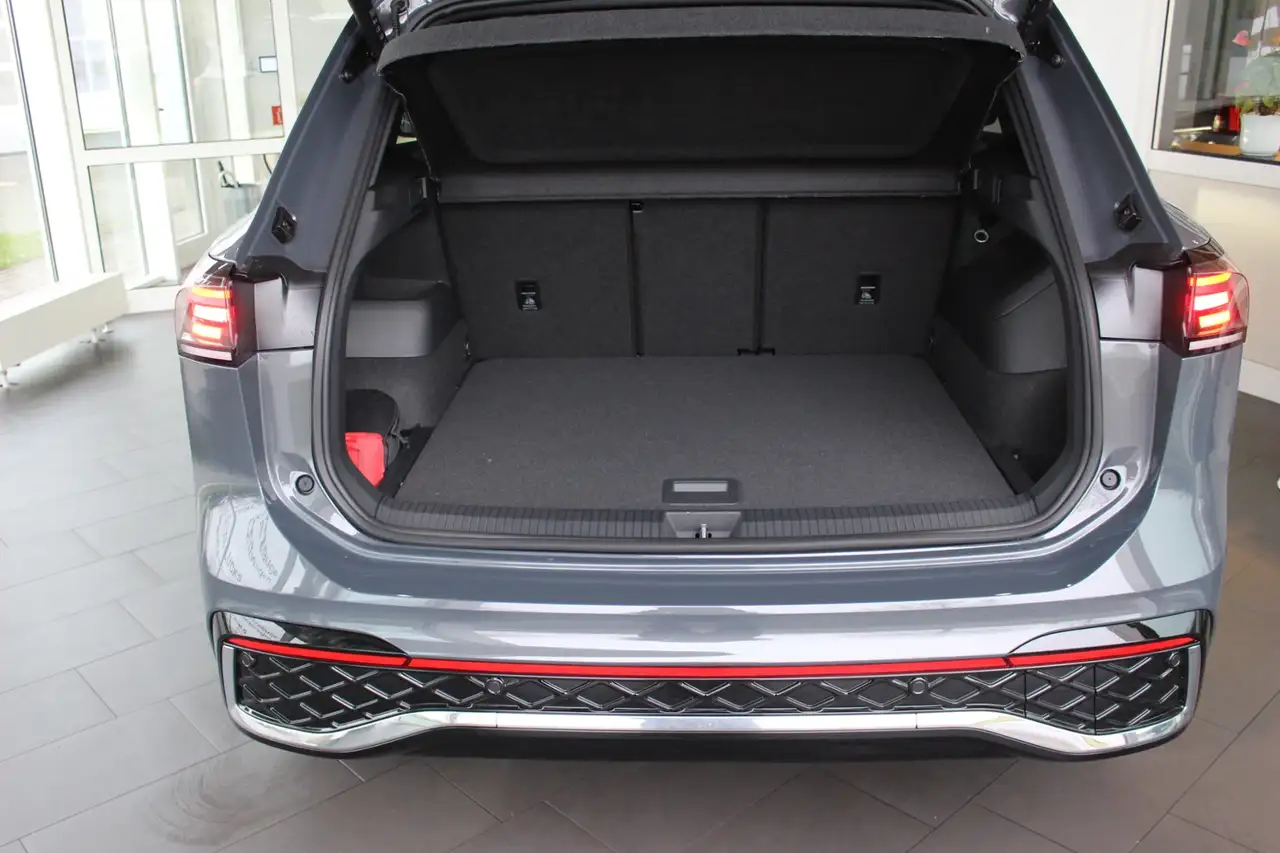 Volkswagen Tiguan R-Line 1,5 TSI IQ.Matrix Harman Sound Navi — Vehicle gallery 17