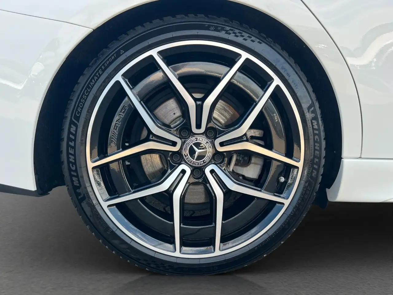 Mercedes-Benz C 200 Limousine AMG Line Night Paket Sportsitze — معرض صور السيارة 25
