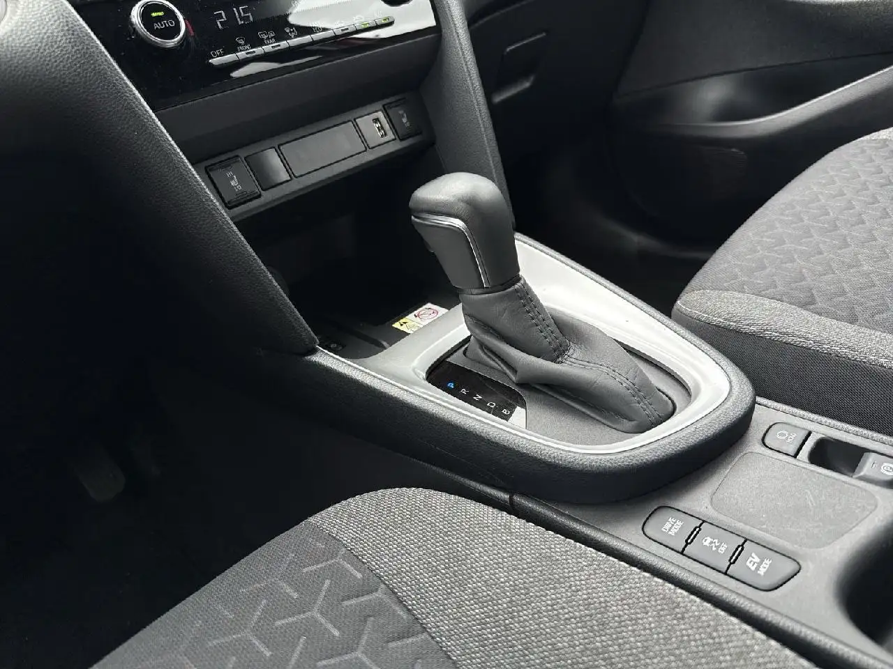 Toyota Yaris Cross Hybrid FWD Team Deutschland — Vehicle gallery 14