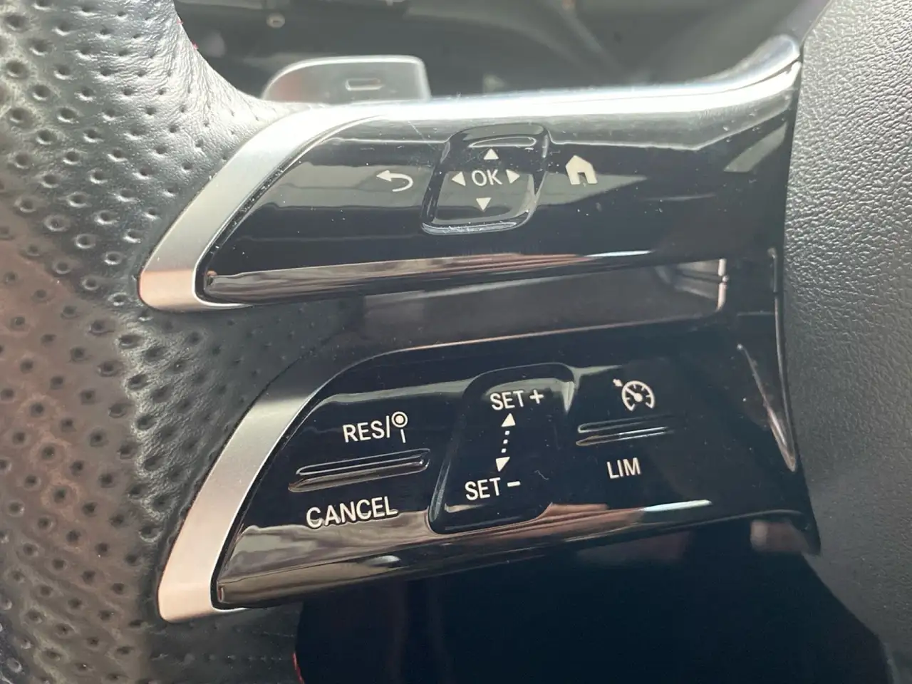 Mercedes-Benz GLA 200 D 4MATIC — Galería del vehículo 29