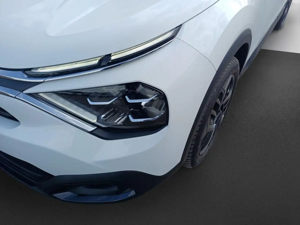 Citroen C4 PureTech 130 S&S Feel Pack — معرض صور السيارة 9