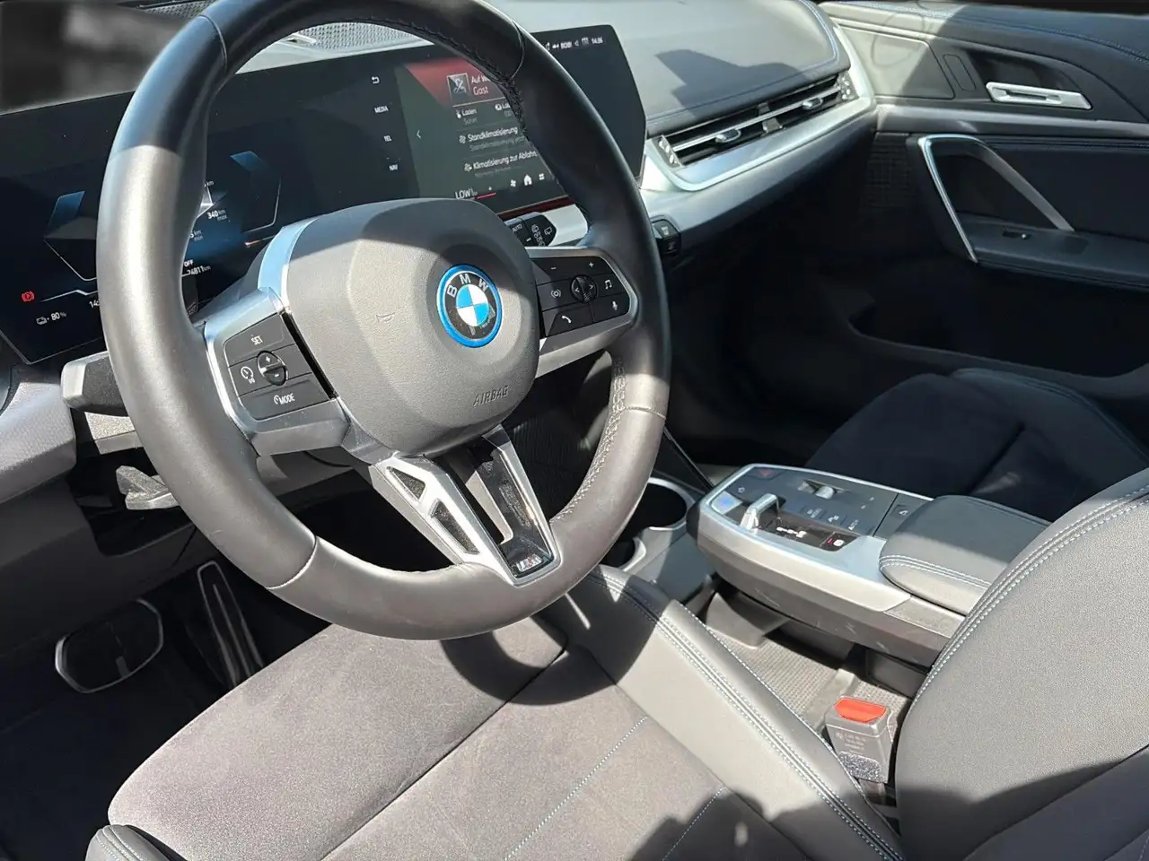 BMW iX1 30 xDrive M Sport LED*Navi+*Alcant*SOH 99,1% — Vehicle gallery 18