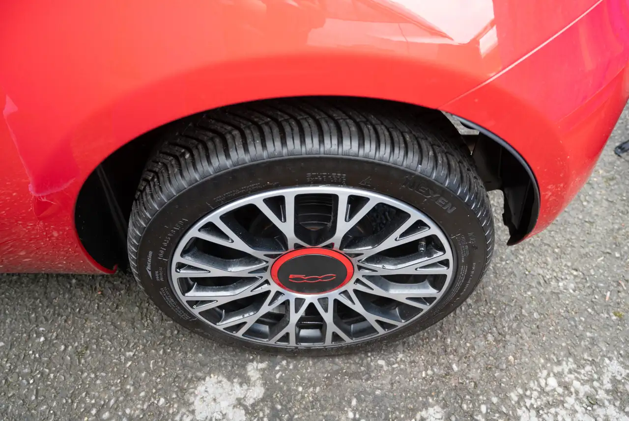 Fiat 500 Red 1.0 Hybrid *KOMFORT-PAKET*TECH-PAKET*MIRRORSCREEN — Galerie du véhicule 17