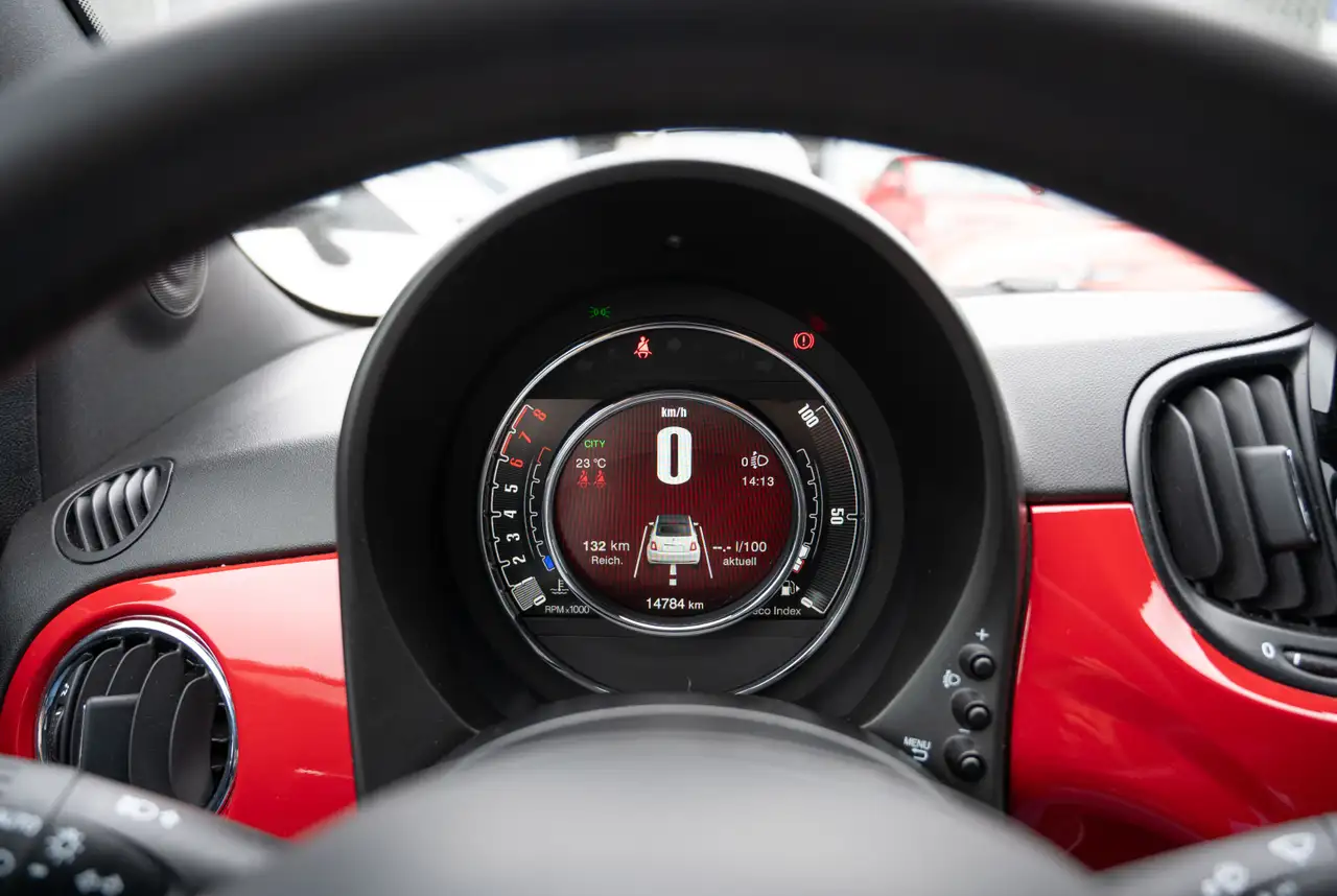Fiat 500 Red 1.0 Hybrid *KOMFORT-PAKET*TECH-PAKET*MIRRORSCREEN — Galerie du véhicule 14