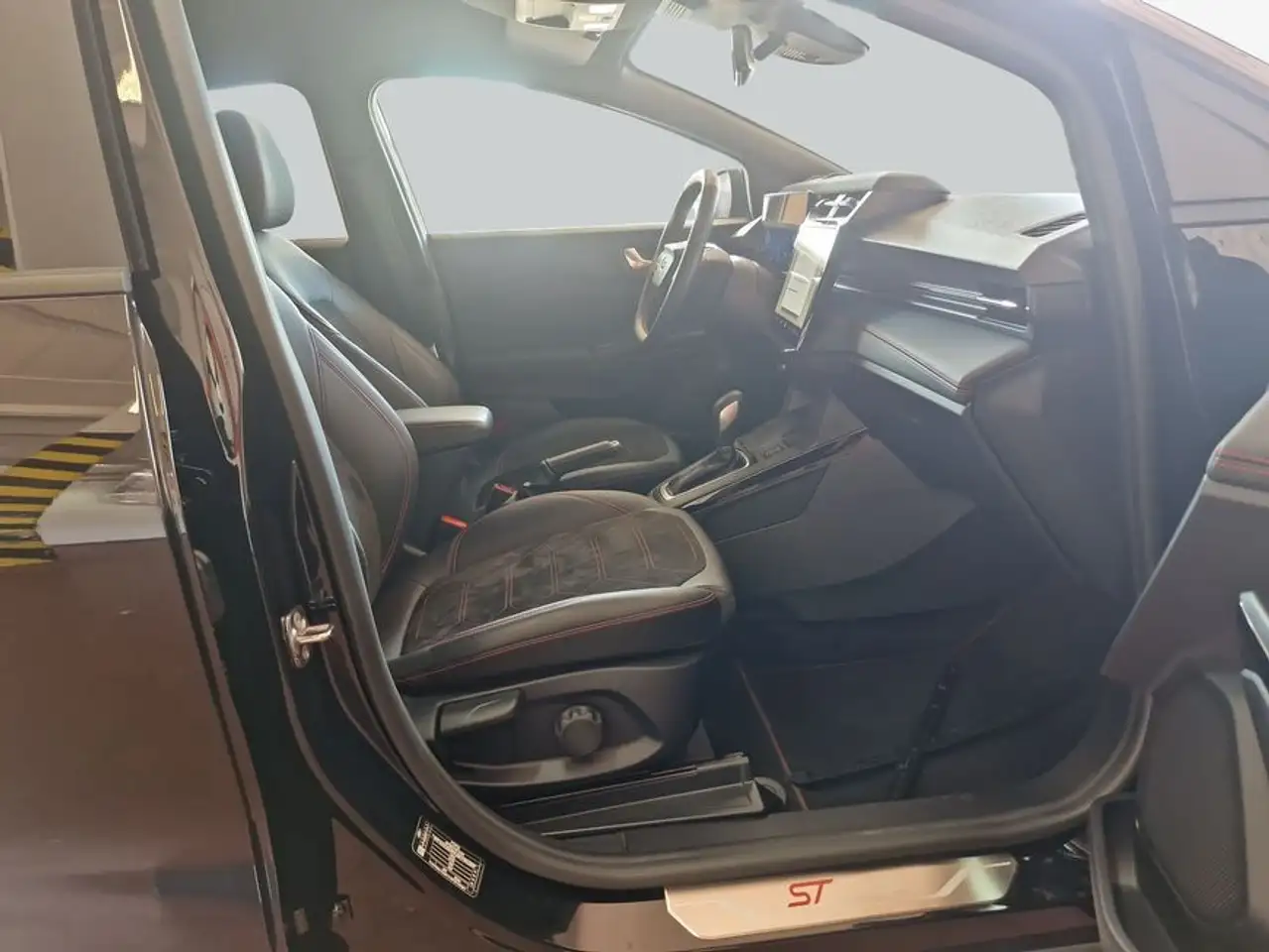 Ford Puma 1.0 EcoBoost Hybrid Aut. ST-LINE X — Galería del vehículo 12