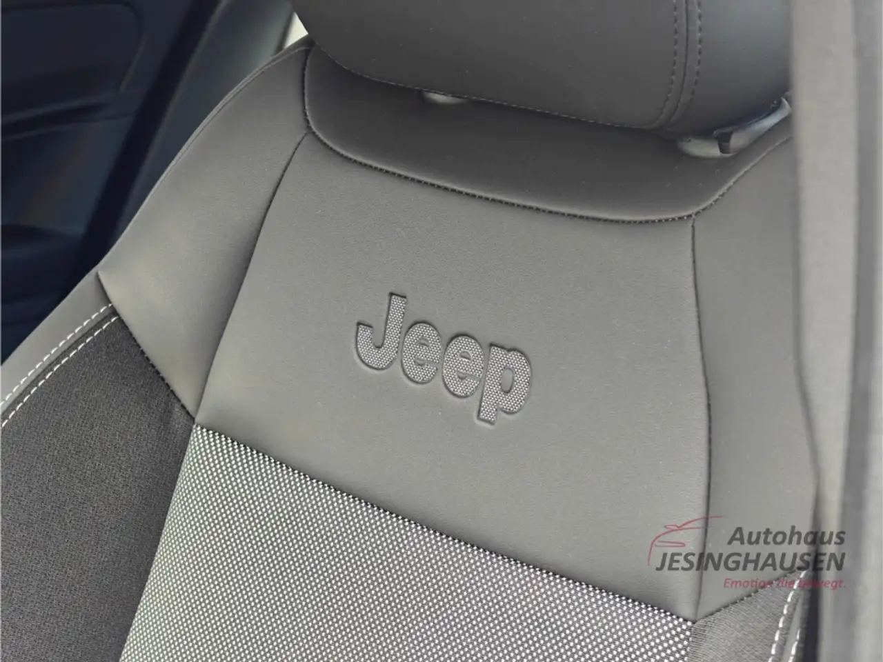 Jeep Avenger Altitude MHEV+WinterP.+ LED+ACC+Apple CarPla+Andro — Galerie du véhicule 16