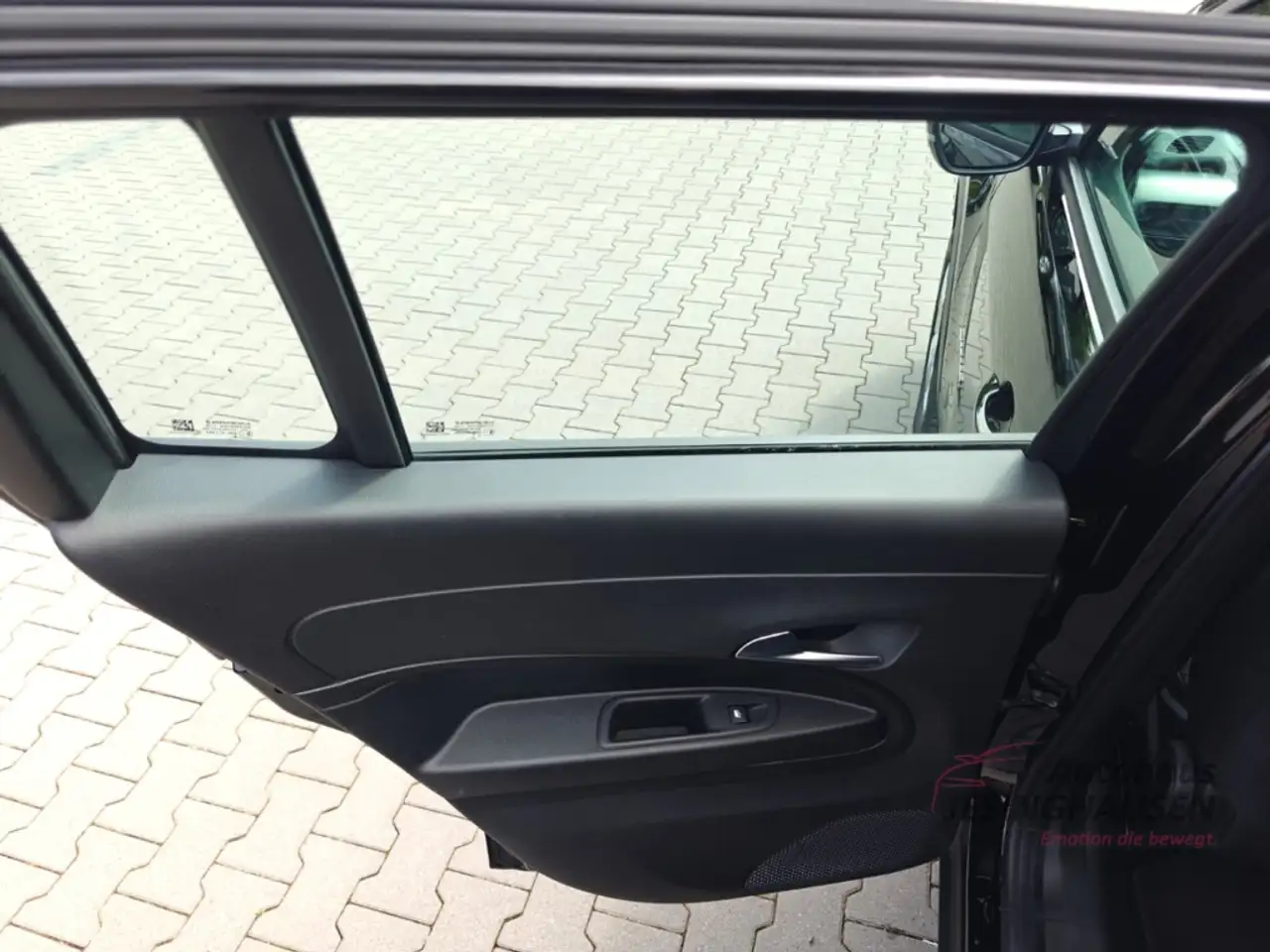 Jeep Avenger Altitude MHEV+WinterP.+ LED+ACC+Apple CarPla+Andro — Galerie du véhicule 39