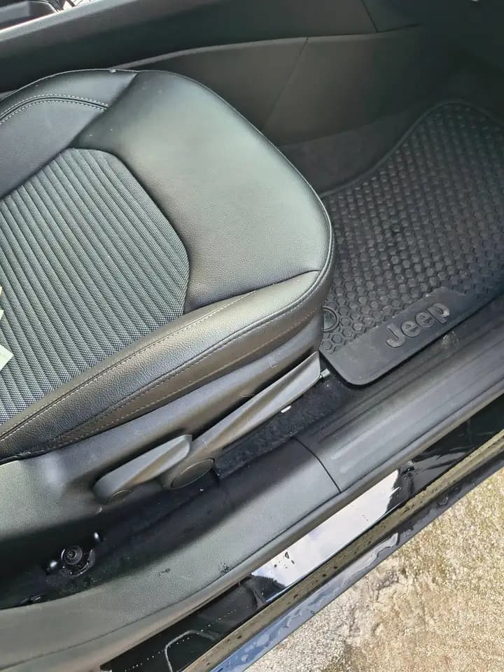 Jeep Compass Altitude Mild-Hybrid FWD Automatik — Galería del vehículo 35