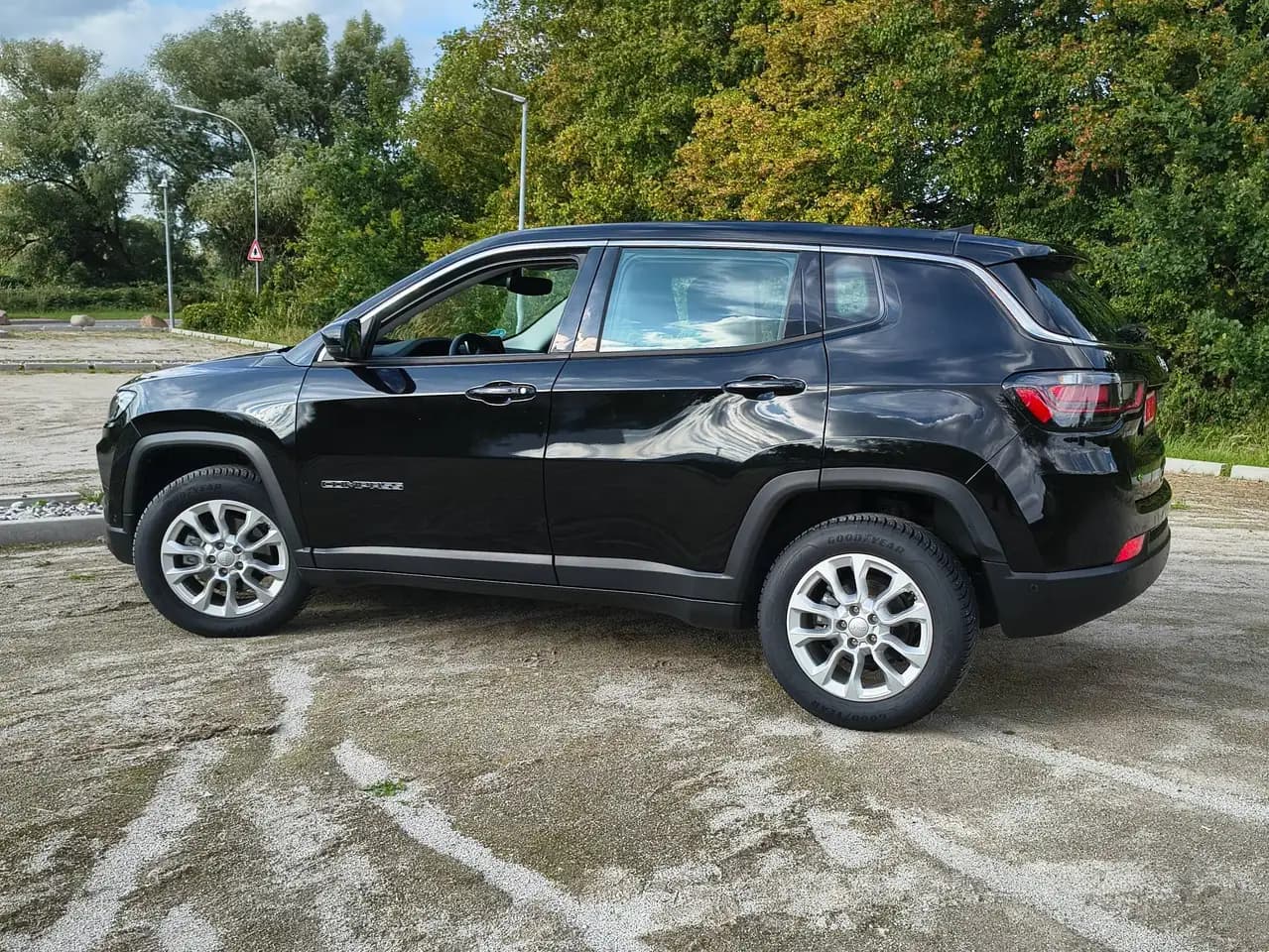 Jeep Compass Altitude Mild-Hybrid FWD Automatik — Galería del vehículo 4