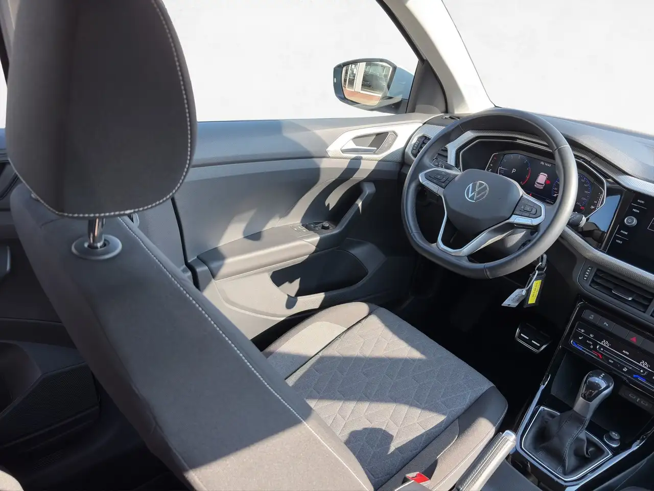Volkswagen T-Cross Move 1.0 TSI DSG /LED/IQ.Drive/CarPlay — معرض صور السيارة 16