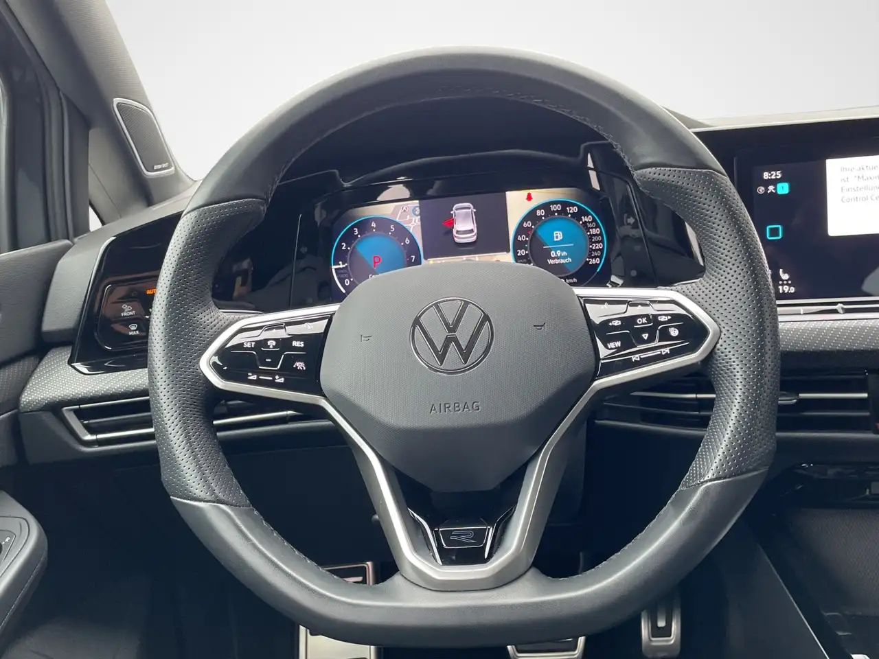 Volkswagen Golf 1.5 eTSI DSG R-Line Black Style — Vehicle gallery 10