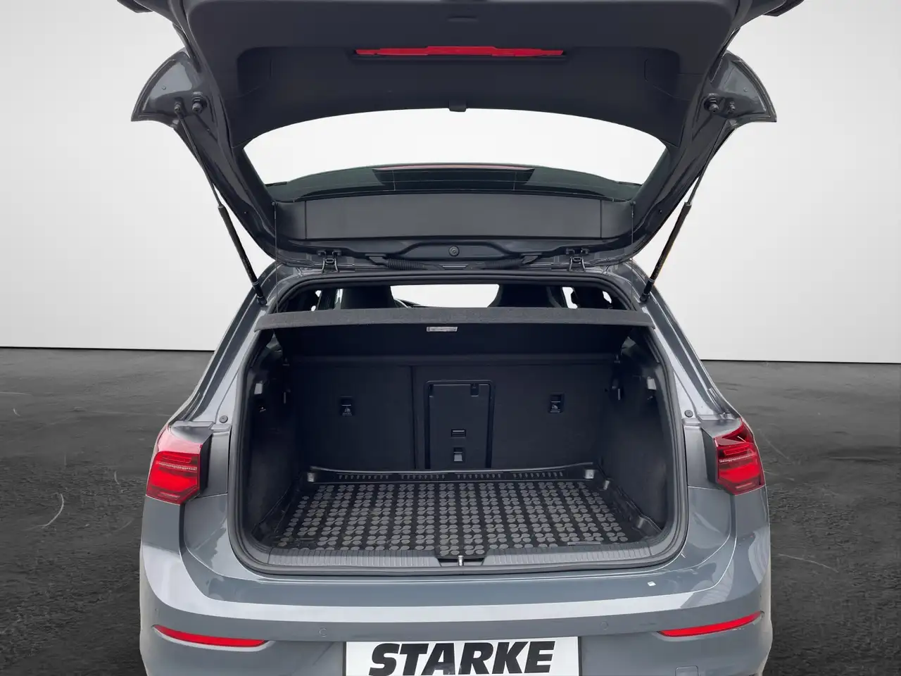 Volkswagen Golf 1.5 eTSI DSG R-Line Black Style — Vehicle gallery 13