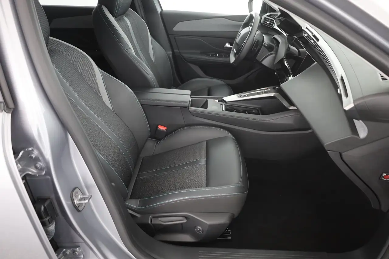 Peugeot 308 SW PureTech 130 Aut. LED ACC Navi — Galería del vehículo 23