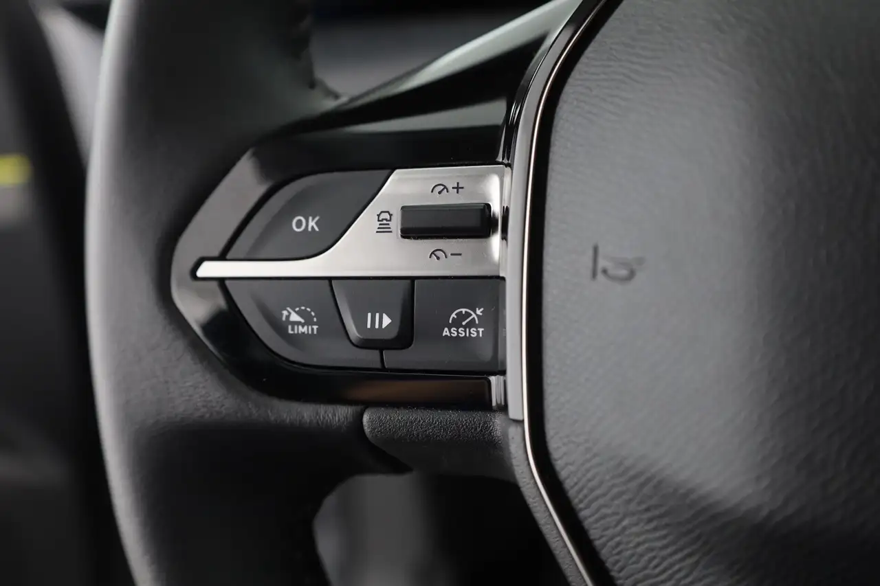 Peugeot 308 SW PureTech 130 Aut. LED ACC Navi — Galería del vehículo 16