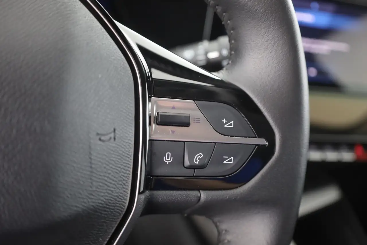 Peugeot 308 SW PureTech 130 Aut. LED ACC Navi — Galería del vehículo 17