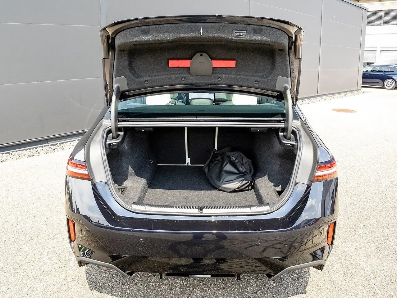 BMW 550 e xDrive Lim. M Sportpaket ACC 360° HiFi Pano DAB — Galería del vehículo 20