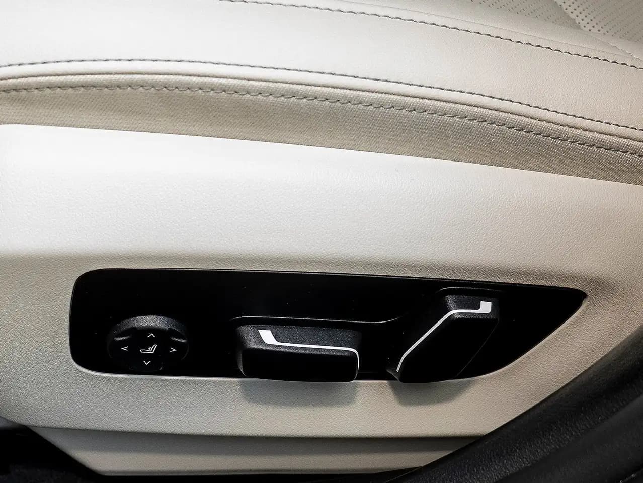 BMW 550 e xDrive Lim. M Sportpaket ACC 360° HiFi Pano DAB — Galería del vehículo 15