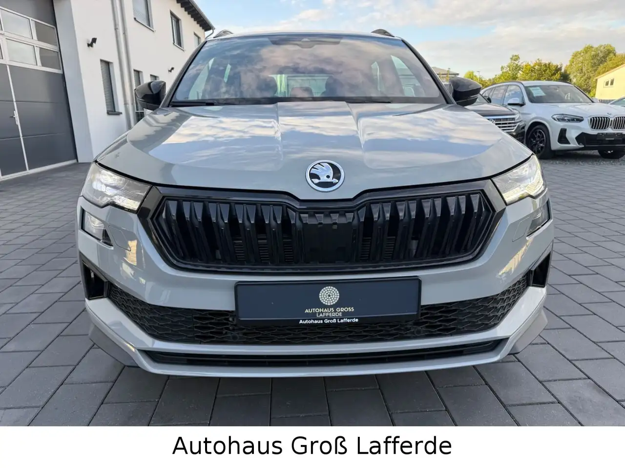 Skoda Karoq Sportline 4x4 RFK VC SHZ Leder — Galería del vehículo 2