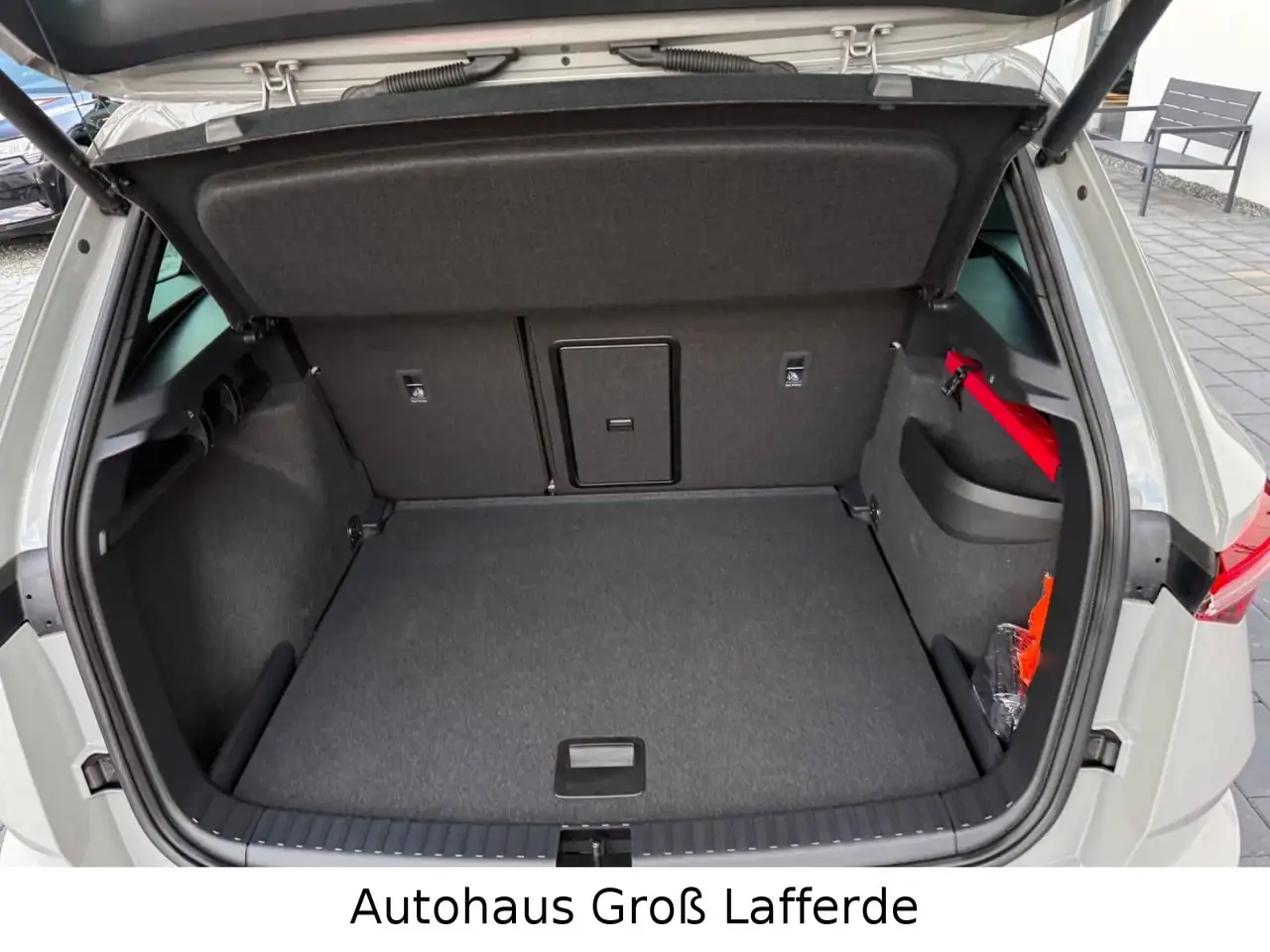 Skoda Karoq Sportline 4x4 RFK VC SHZ Leder — Galería del vehículo 9