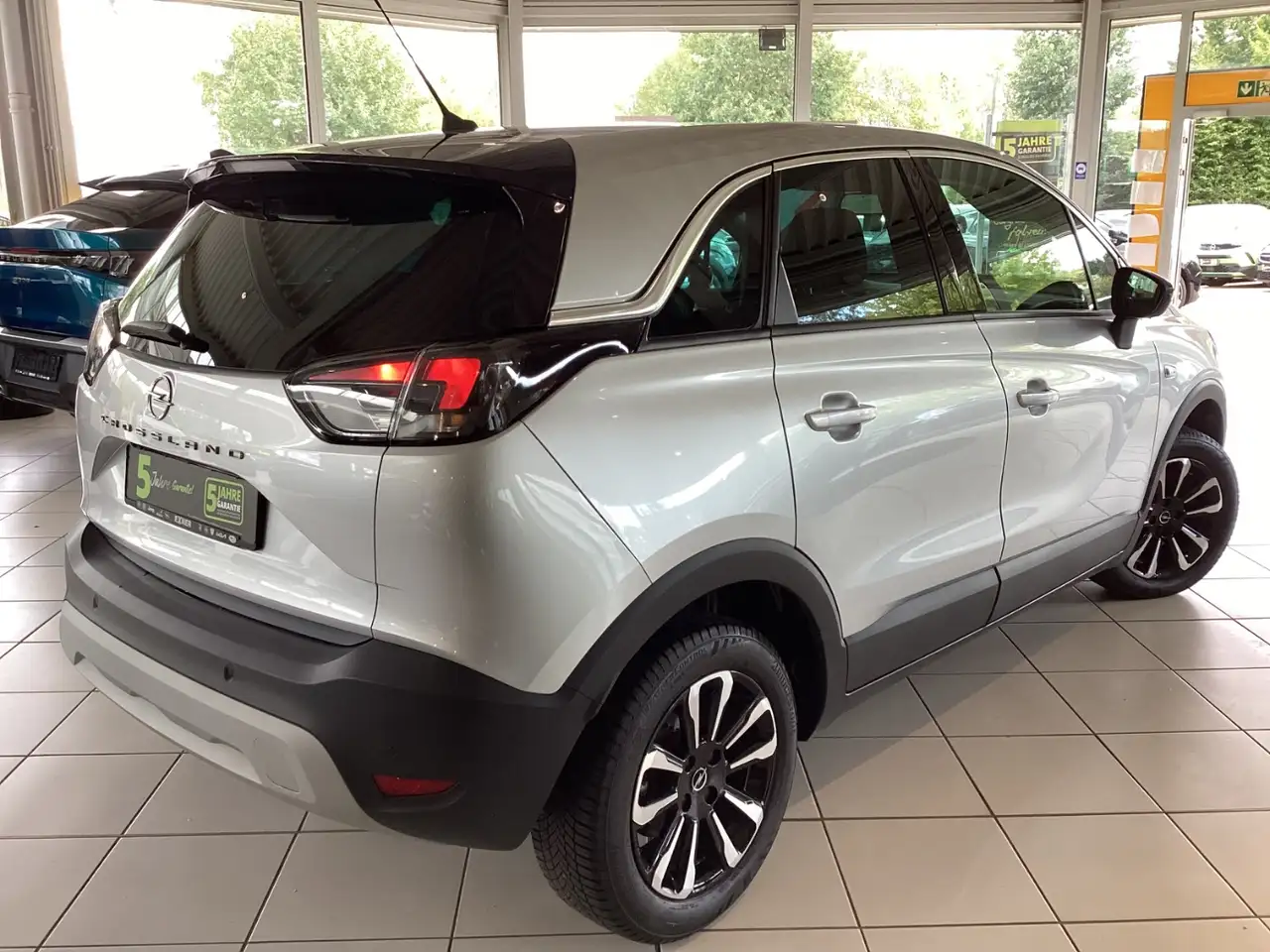 Opel Crossland 1.2 Turbo ELEGANCE PAKET Klima+Navi+PDC — Galería del vehículo 3