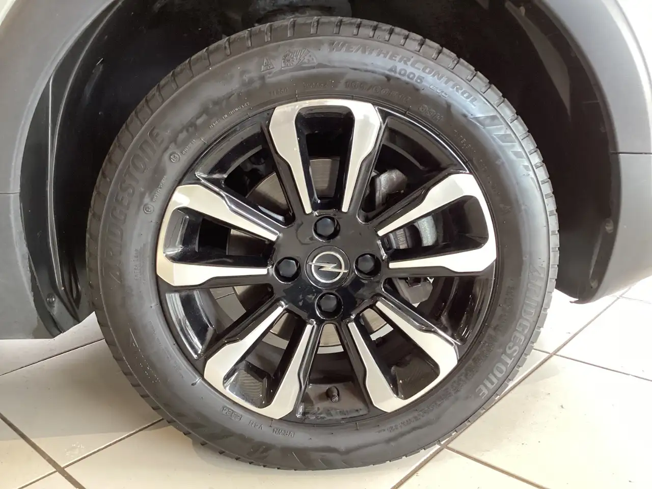 Opel Crossland 1.2 Turbo ELEGANCE PAKET Klima+Navi+PDC — Galería del vehículo 8