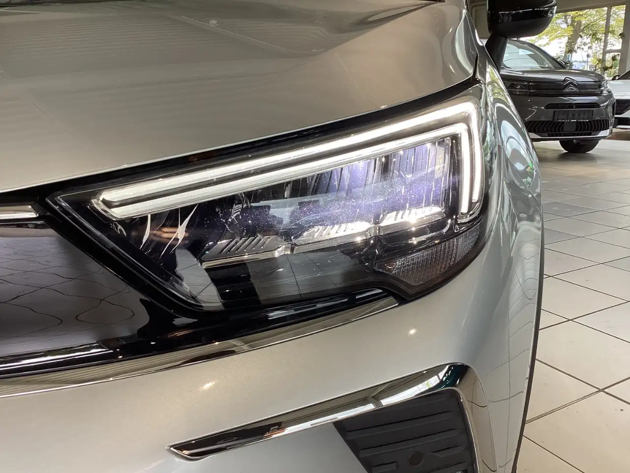 Opel Crossland 1.2 Turbo ELEGANCE PAKET Klima+Navi+PDC — Galería del vehículo 19