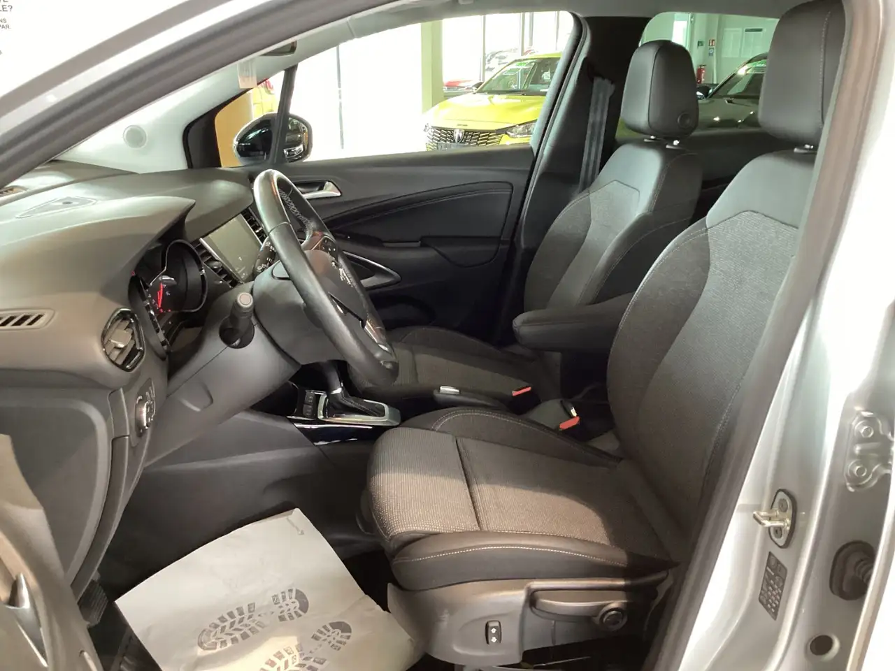 Opel Crossland 1.2 Turbo ELEGANCE PAKET Klima+Navi+PDC — Galería del vehículo 9