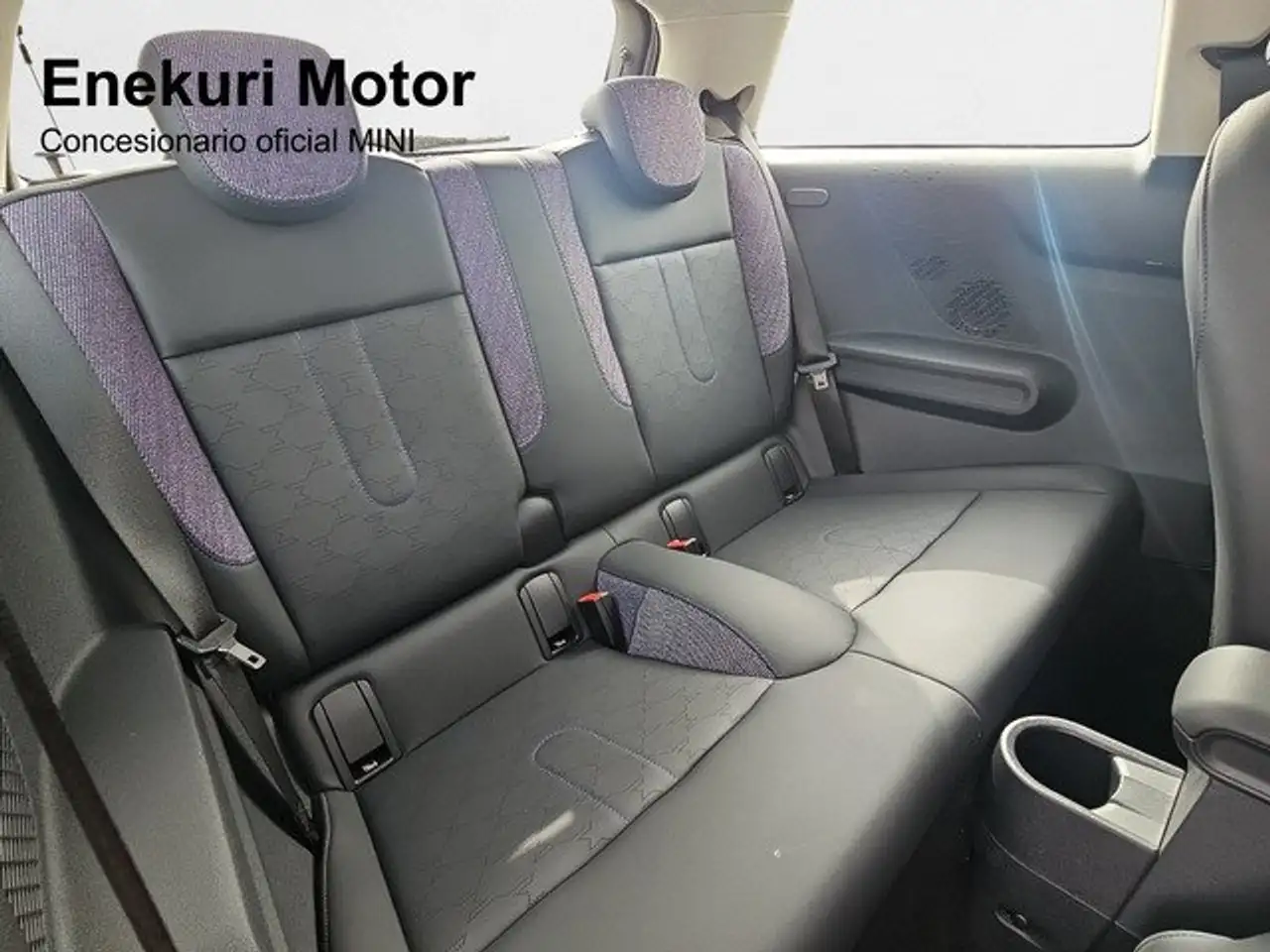 MINI Cooper 3 Puertas C Essential Aut. — Galerie du véhicule 9