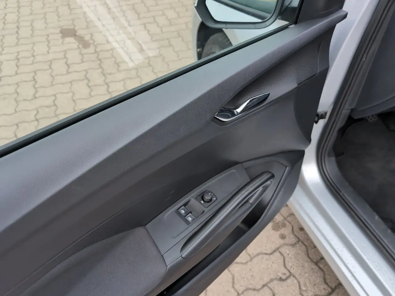 Skoda Fabia Fabia 1.0 TSI Essence*EINPARKHILFE HINTEN*KLIMA — Galería del vehículo 12