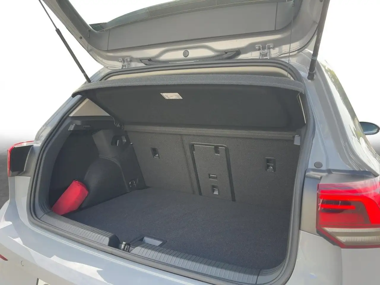 Volkswagen Golf VIII 1.5 TSI Style Navi LED-Plus PDC SHZ — Galería del vehículo 6