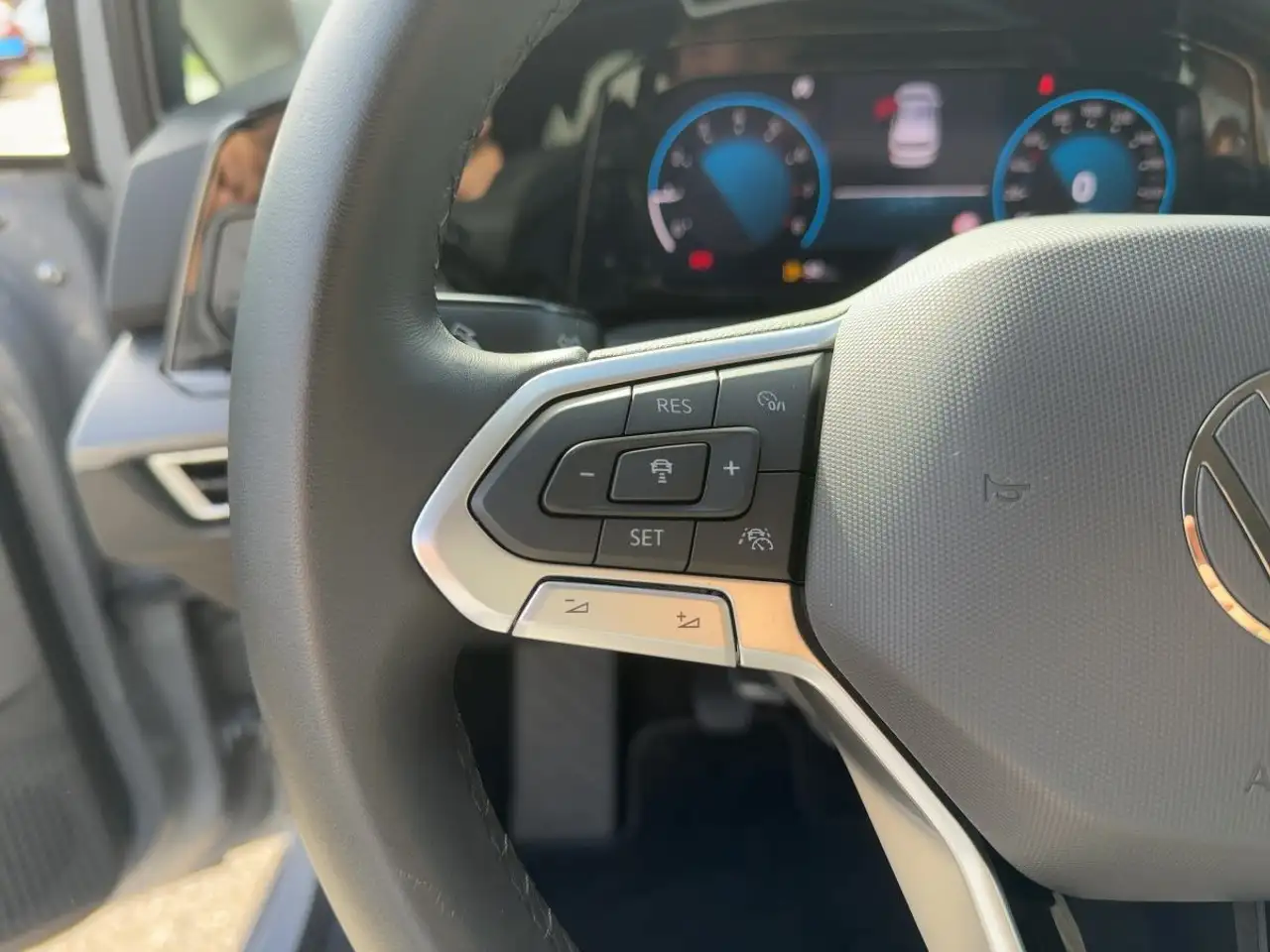 Volkswagen Golf VIII 1.5 TSI Style Navi LED-Plus PDC SHZ — Galería del vehículo 15