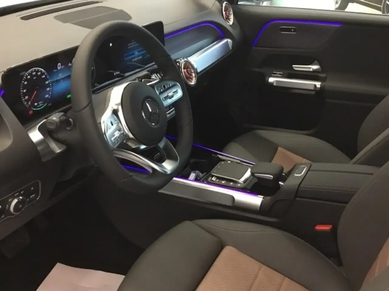 Mercedes-Benz EQB 250 250+ — معرض صور السيارة 6