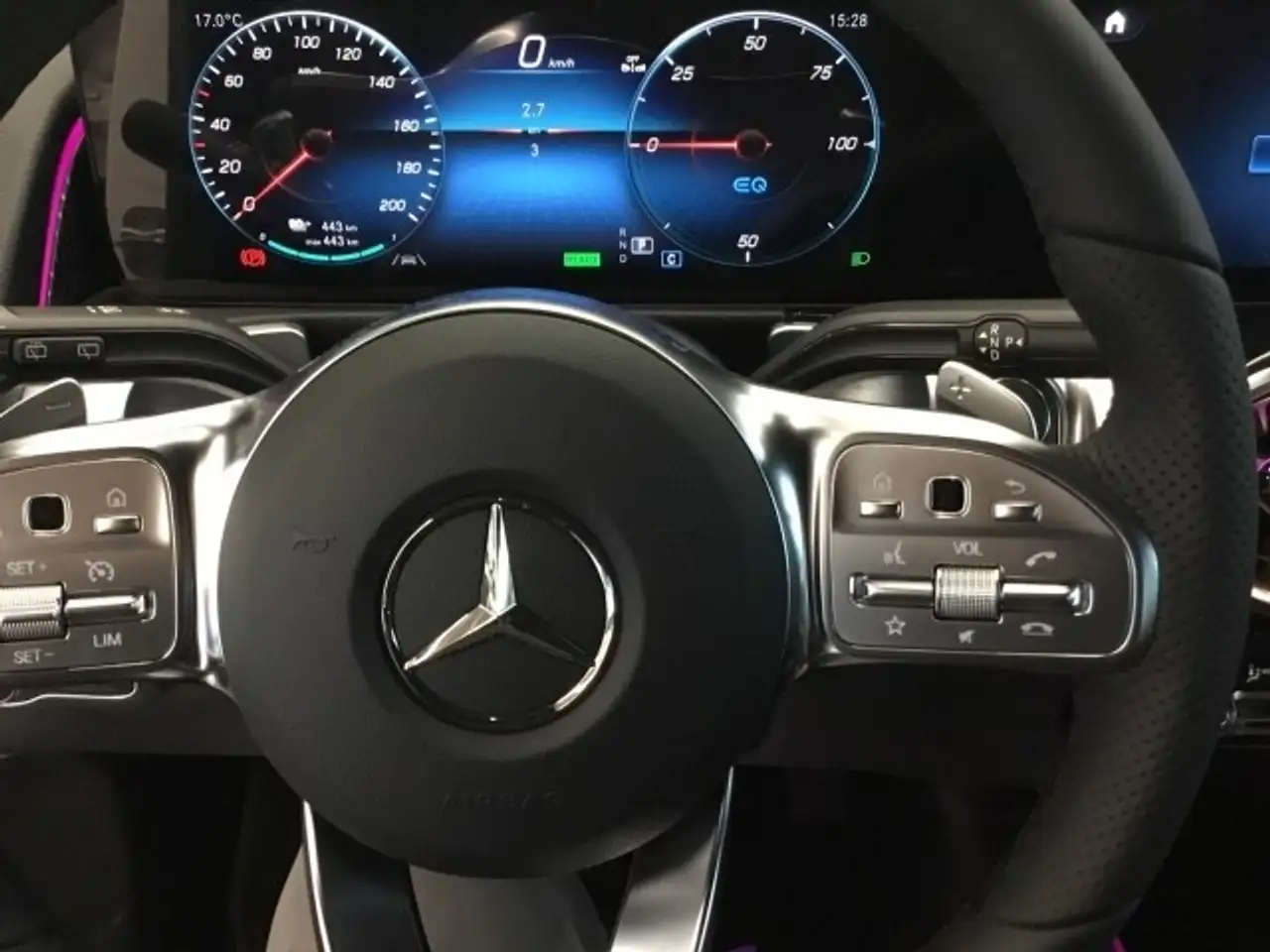 Mercedes-Benz EQB 250 250+ — معرض صور السيارة 9