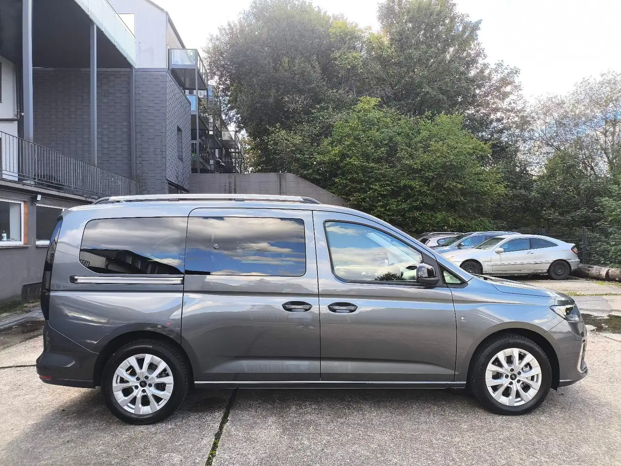 Ford Grand Tourneo Connect Titanium Rollstuhgerecht*Automatik — معرض صور السيارة 7