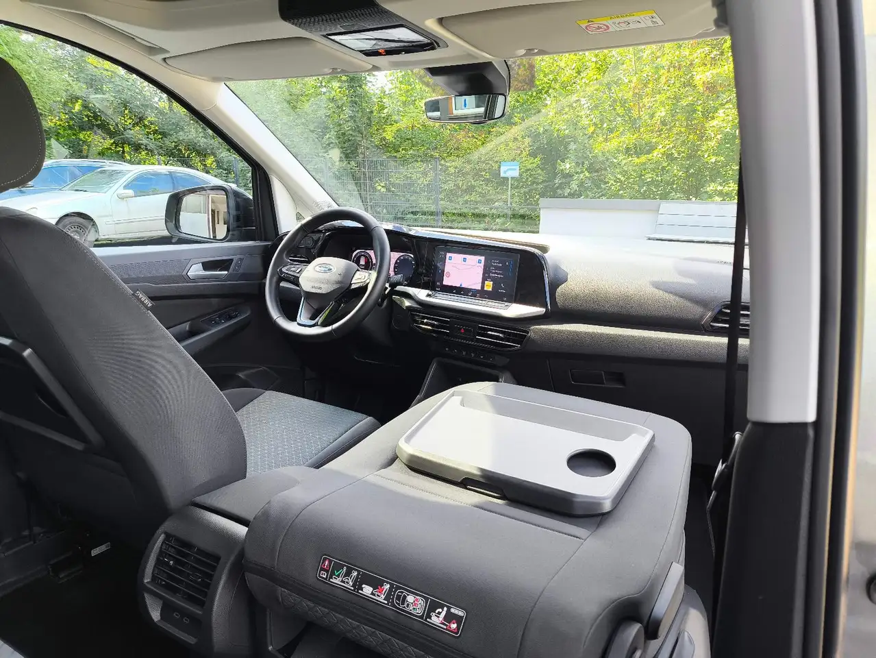 Ford Grand Tourneo Connect Titanium Rollstuhgerecht*Automatik — معرض صور السيارة 27